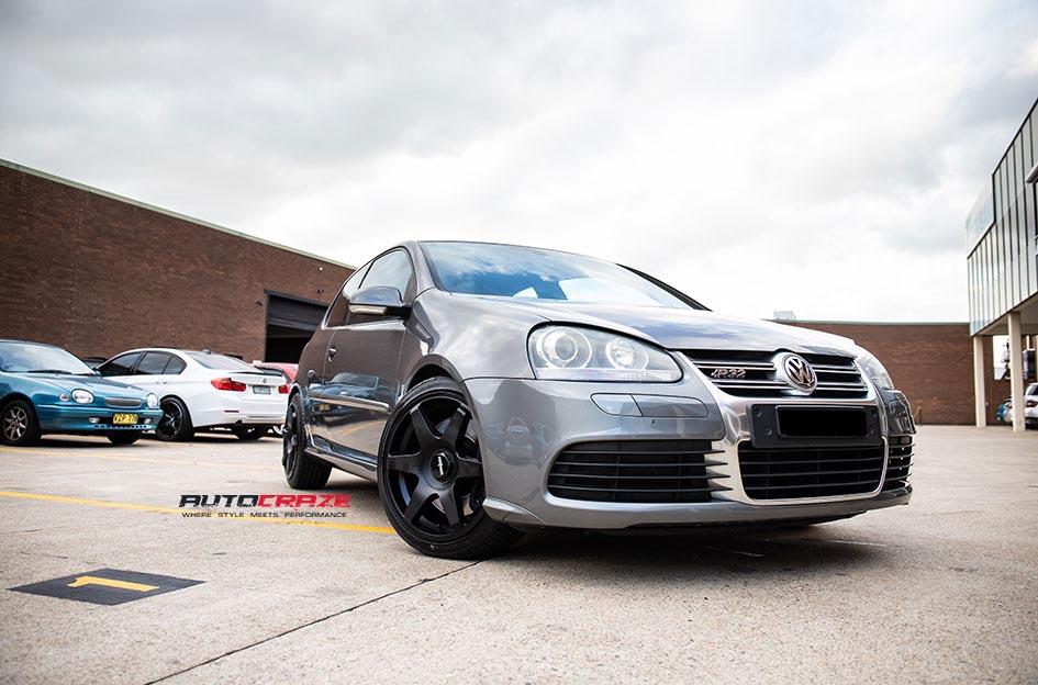 VOLKSWAGEN-GOLF-SIX-MATTE-BLACK-FACE-WITH-GLOSS-BLACK-WINDOWS